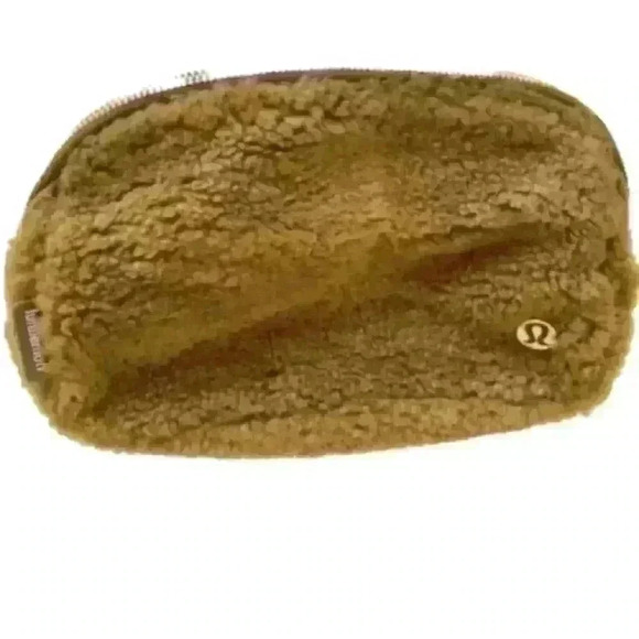 Lululemon Everywhere Fleece Belt Bag
2022 Burnt Caramel New Without Tags! - Picture 5 of 6